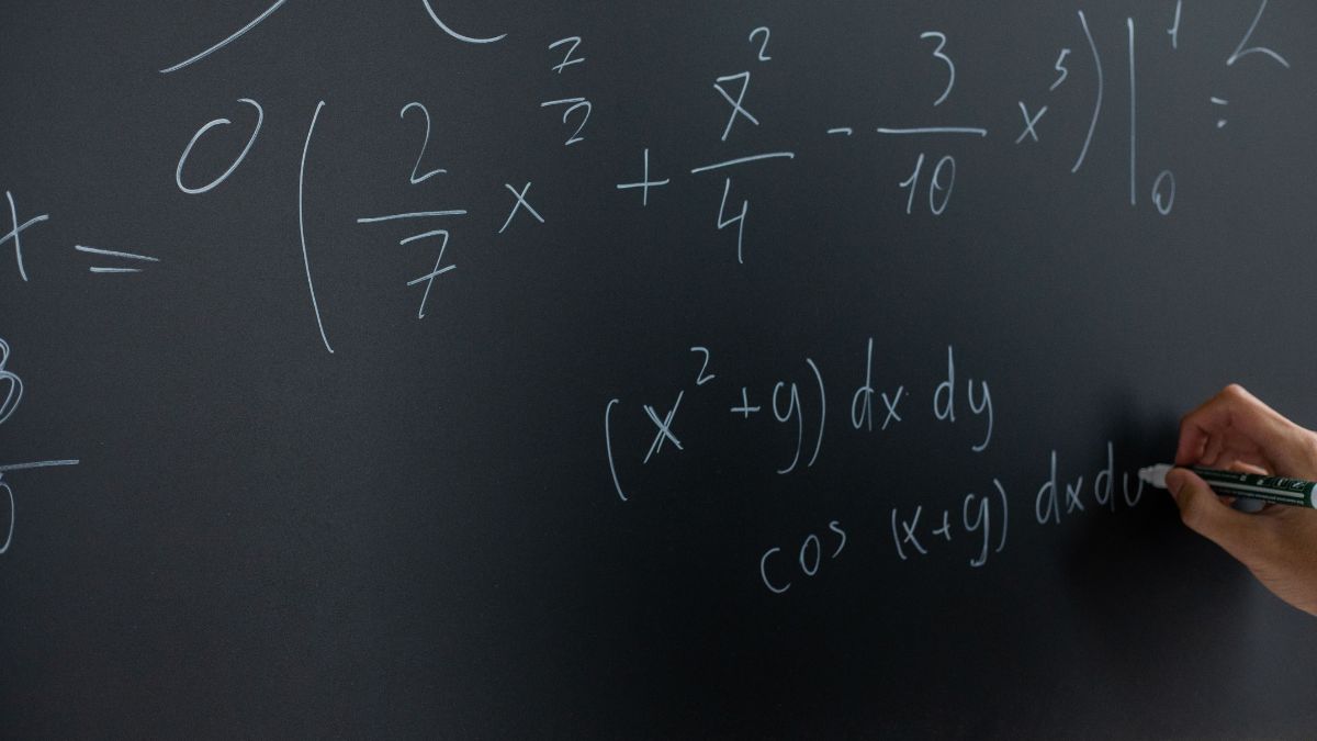 7 Rekomendasi Website dan Aplikasi Pemecah Soal Matematika Gratis Terbaik Berbasis AI